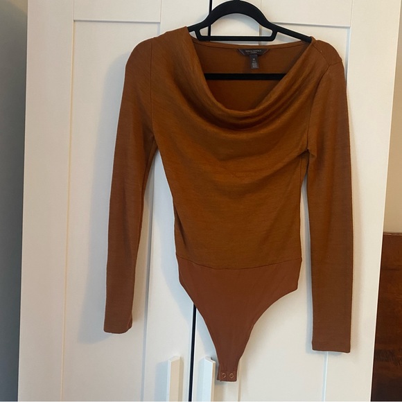 Banana Republic Tops - NWOT Banana Republic thong bodysuit with scoop neck